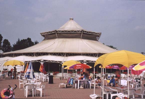 gazebo.jpg (36242 byte)