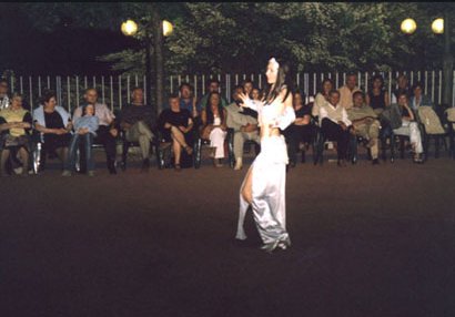 danzaventre1.jpg (22751 byte)