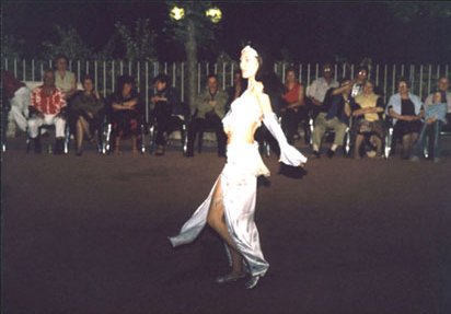 danzaventre2.jpg (20261 byte)