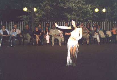 danzaventre3.jpg (21960 byte)