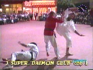 jujitsu2.jpg (21642 byte)