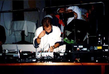 nicodj1.JPG (29927 byte)