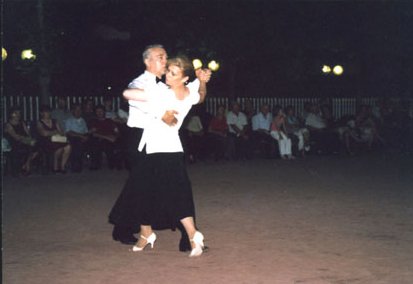 magicdance5.jpg (15968 byte)