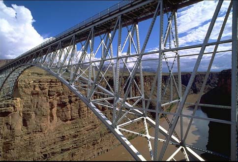 Bridge.JPG (46617 byte)