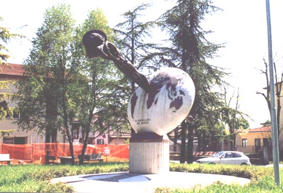 monumentoghedi.jpg (57551 byte)