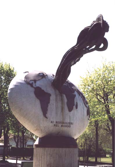 monumentoghedi2.jpg (33887 byte)