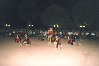 harambee2.jpg (23105 byte)