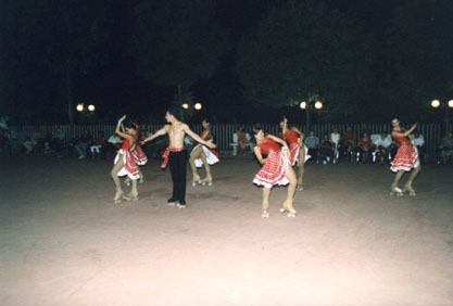 harambee3.jpg (23078 byte)