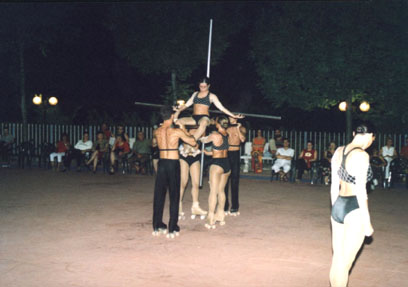 harambee5.jpg (27961 byte)