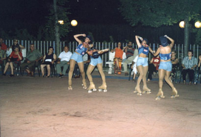 harambee6.jpg (32880 byte)